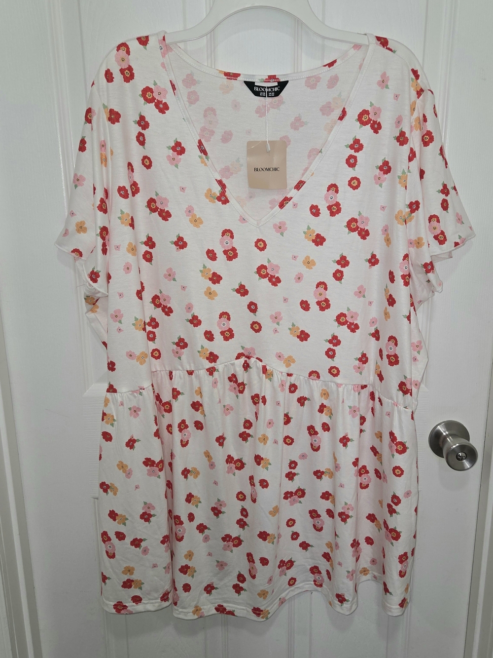 White V-neck Top BloomChic Floral Print w/ Red, Pink, and Yellow Flowers Size 26